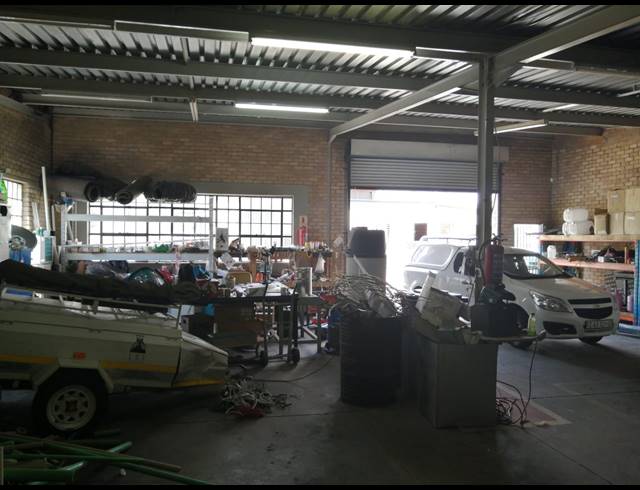2,600M² WAREHOUSE FOR SALE IN BOLTONIA